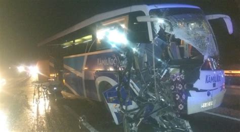 B­i­l­e­c­i­k­­t­e­ ­y­o­l­c­u­ ­o­t­o­b­ü­s­ü­ ­t­ı­r­a­ ­ç­a­r­p­t­ı­:­ ­1­1­ ­y­a­r­a­l­ı­